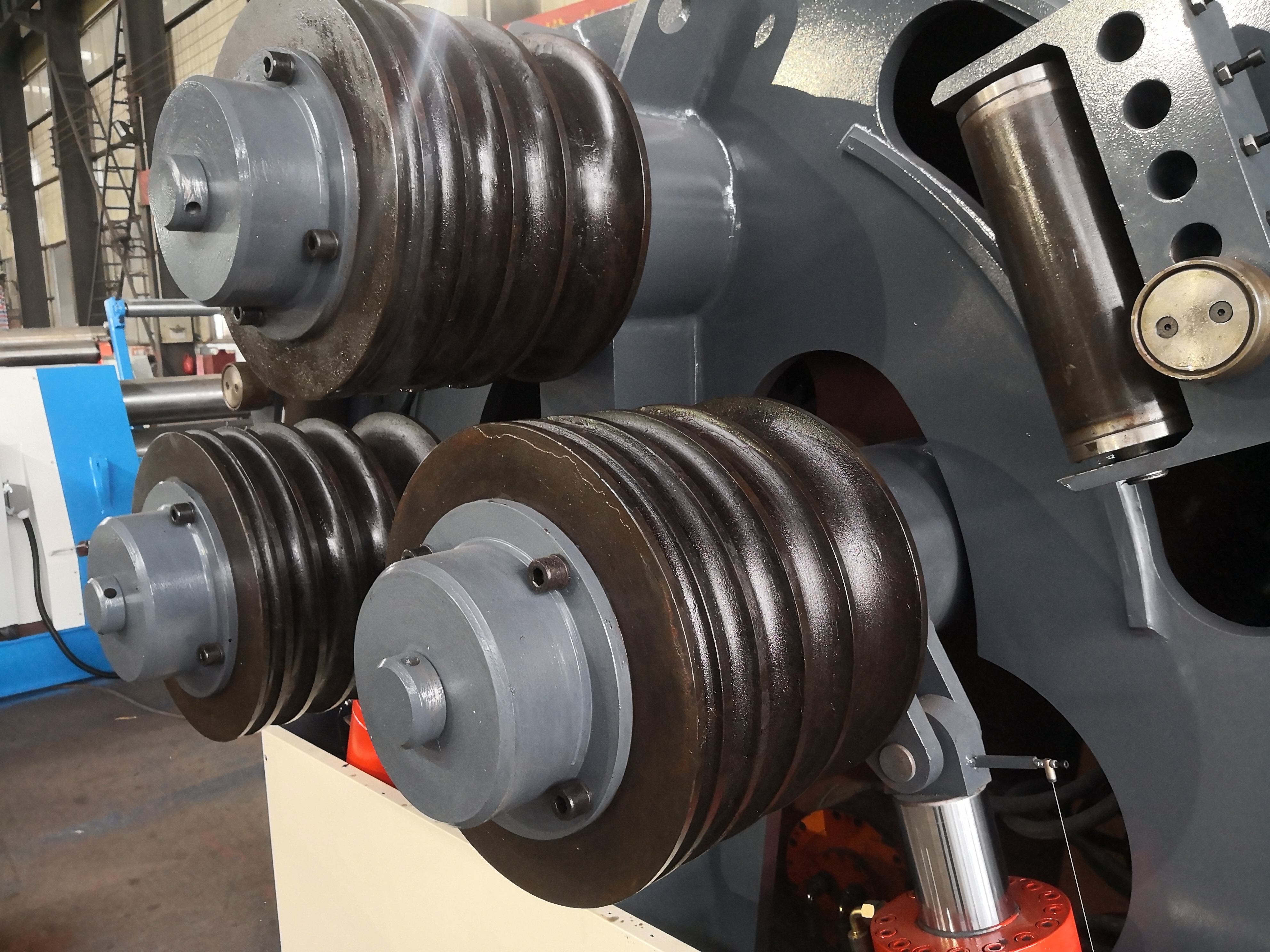 Мощный гидравлический станок для прокатки алюминиевых профилей